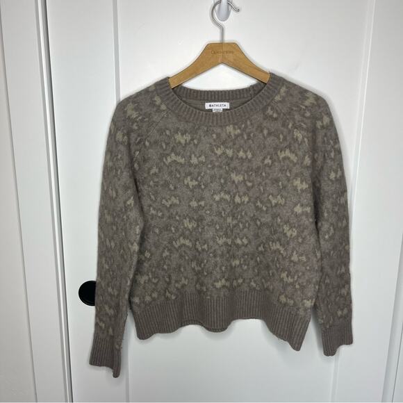 Athleta Hawthorn Animal Printed Beige Textured Crewneck Sweater Size Medium - Picture 2 of 6